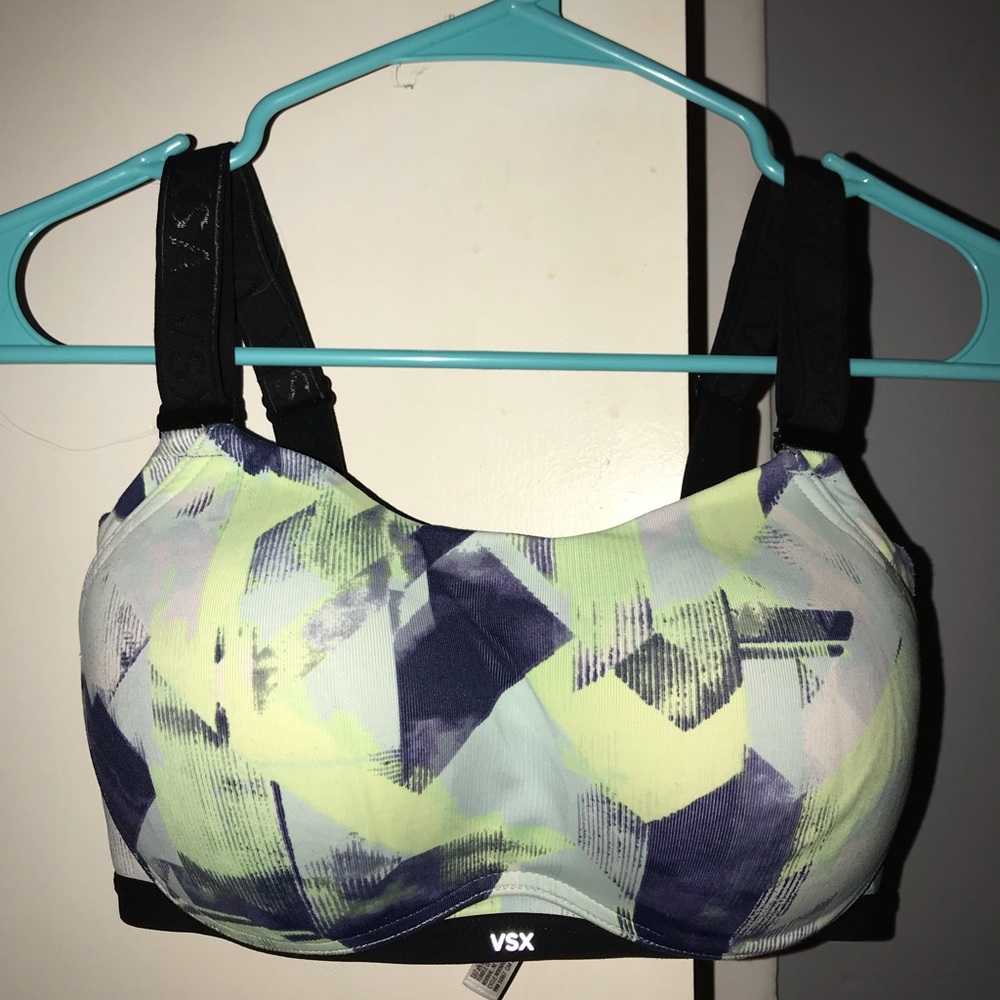 Victoria’s Secret maximum support sports bra